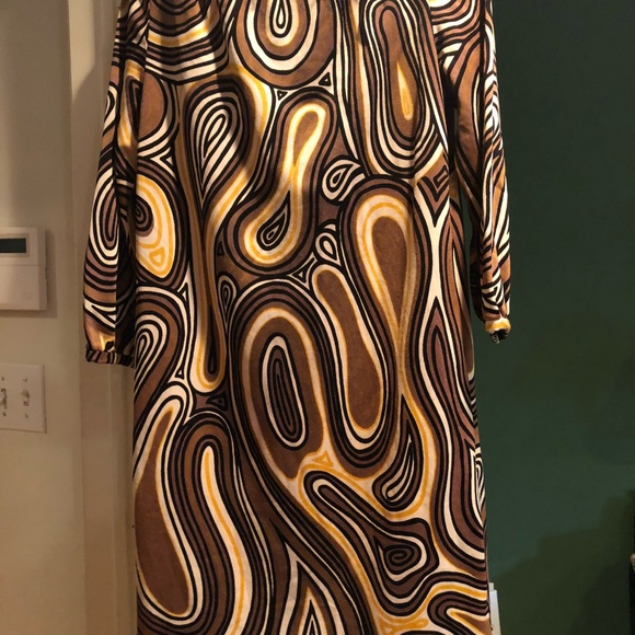 Retro dress!!! Very fun and flattering!!! - Picture 4 of 8